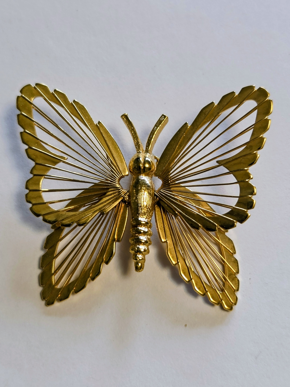 Vtg Monet Gold-Tone 2" Butterfly Spinneret Wire Brooch